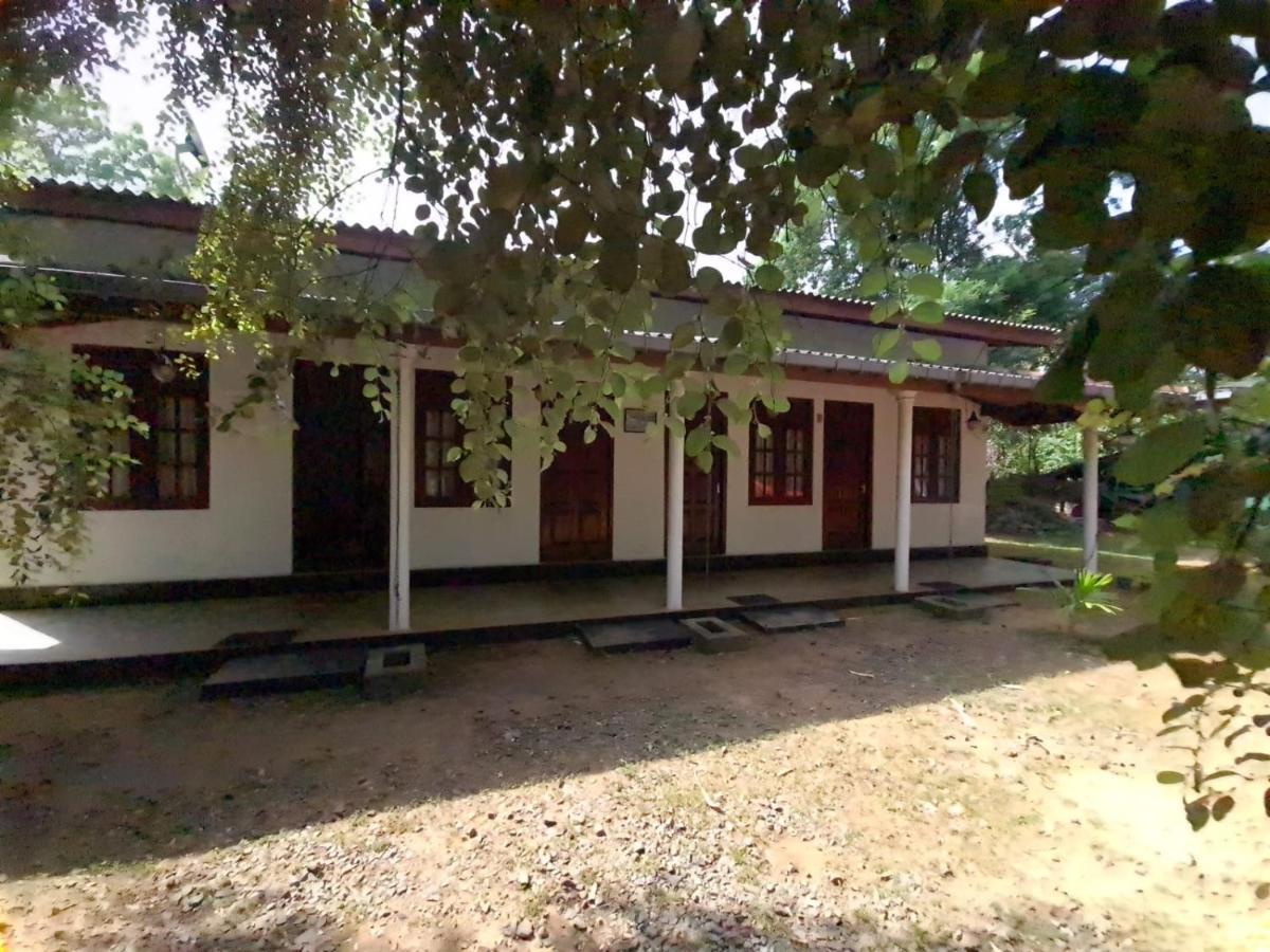 Katagamuwa Rest Hotel Kataragama Exterior foto